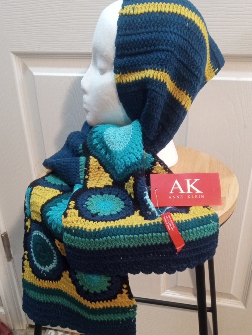 ANNE KLEIN CHROCHETT SCARF